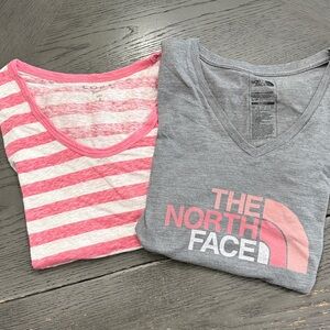 The North Face Women's Gray and Pink V-Neck Tee